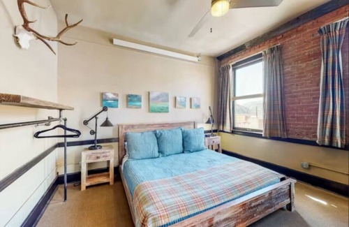 Silverton Hotel | Benson Lodge Room - 1