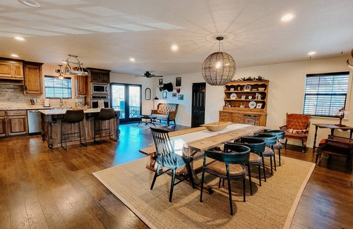 Bella Vista House | Bentonville Basecamp, 2 King beds, 7 seat Hot tub, 2 Car Garage