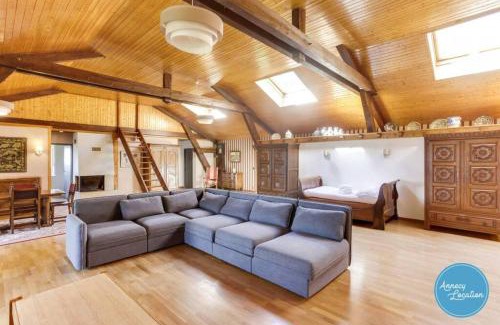 Talloires-Montmin Hotel | Bergerie Loft Apartment With Panoramic Lake