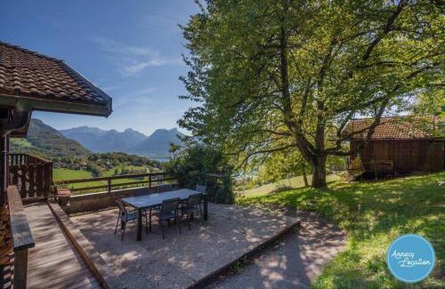 Talloires-Montmin Hotel | Bergerie Loft Apartment With Panoramic Lake