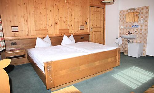Pettneu am Arlberg Bed & Breakfast | Berghaus Maria