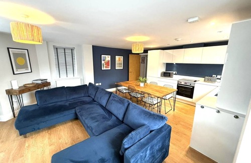 Southampton City Centre Apartment | Bernard Point- large two bed apartment in city