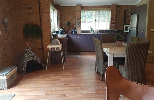 Berry House | Berry Farmstay - Pet Friendly