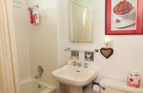 Burlington Bed & Breakfast | "Berry Patch" @ Squirrel's Nest B&B, LLC