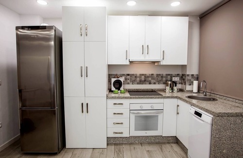 Distrito Sur Apartment | Beside Torre de la Calahorra