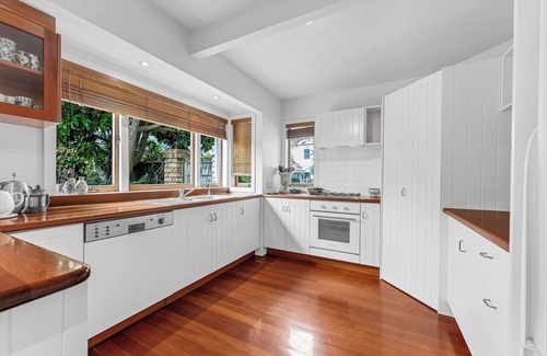 Devonport House | Bespoke Stays - Elegant Holiday Retreat