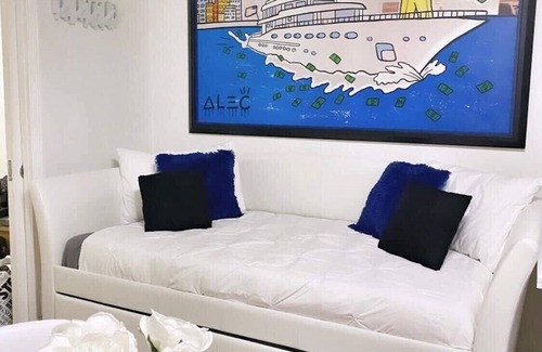 South Beach Hotel | BEST DEAL! 2 Bedroom Modern Beachfront by YouRent!