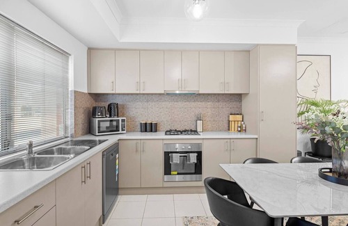 Armadale House | Best Location Armadale Sleeps 6