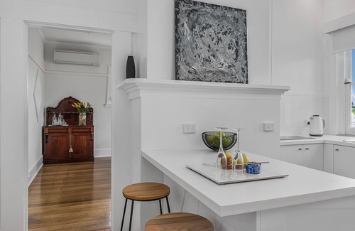 North Hobart House | Best on Burnett best location parking sleeps 8