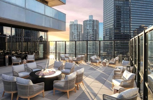Downtown Chicago House | Best Place to Stay in Chicago! Relaxing Unit w/City View, Pets Allowed!