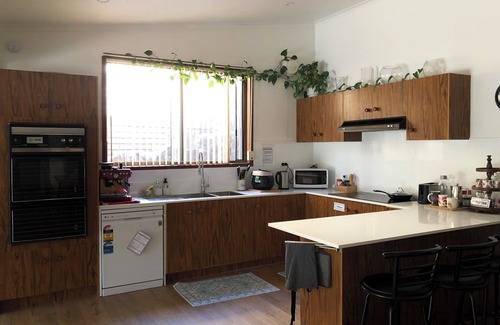 Farmborough Heights House | Best Southcoast home with Mt Kembla view