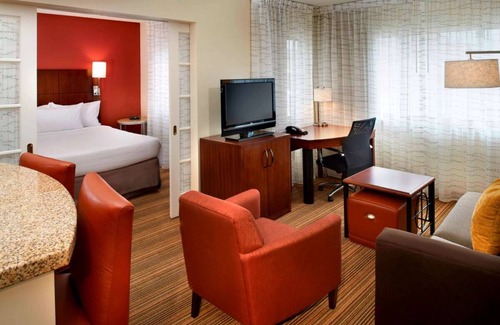 Warren Hotel | Best Value, Quality Stay! Short Drive to Red Oaks Waterpark, w/Free Breakfast!