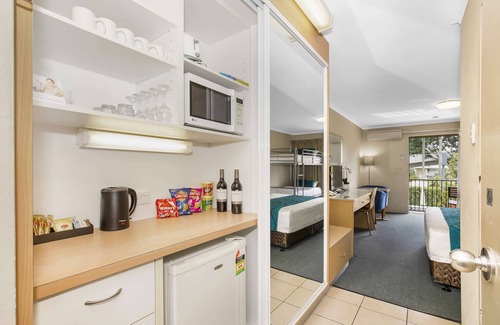 Ascot Hotel | Best Western Airport 85 Motel