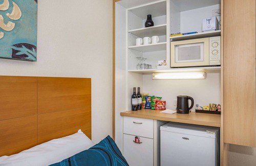 Ascot Hotel | Best Western Airport 85 Motel
