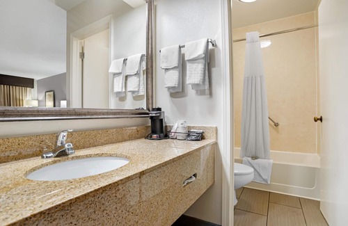 Pearl Hotel | Best Western Airport Inn