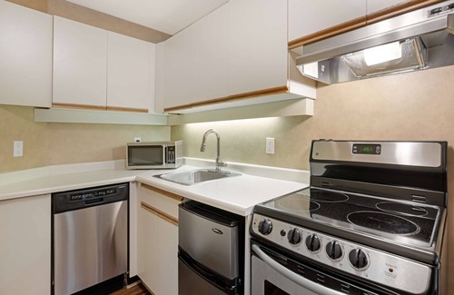Sidney Hotel | Best Western Plus Emerald Isle Hotel