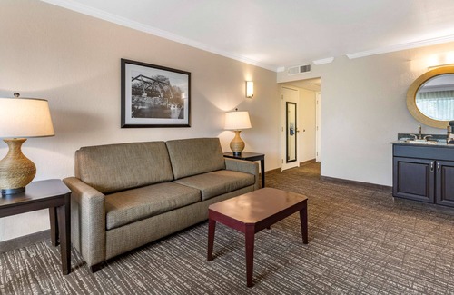 Fremont Hotel | Best Western Plus Garden Court Inn