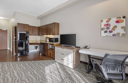 Omak Hotel | Best Western Plus Peppertree Inn At Omak