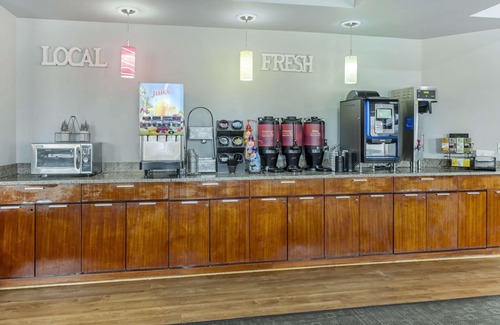 Omak Hotel | Best Western Plus Peppertree Inn At Omak