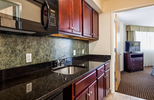 Chester Hotel | Best Western Plus Philadelphia Airport S. At Widener Univ.