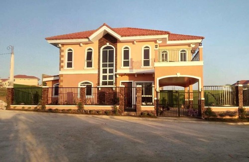 Silang House | Between Nuvali-Tagaytay is a place for you to Retreat,Relax and Revive yourself.