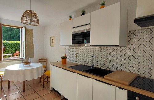 Narbonne House | Between sea and Canal du Midi, LA VIGNERAIE, comfortable air-conditioned gîte