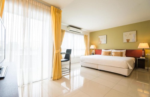 Bang Phlat Hotel | Beyond Suite