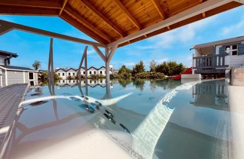 Rewal Cabin | Biale Domki Paula Rewal - Domki z klimatyzacja, w obiekcie Jacuzzi i darmowe Wifi!