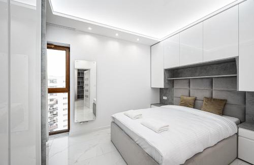 Bielany Apartment | Bielany Luxury Apartment by BookingHost