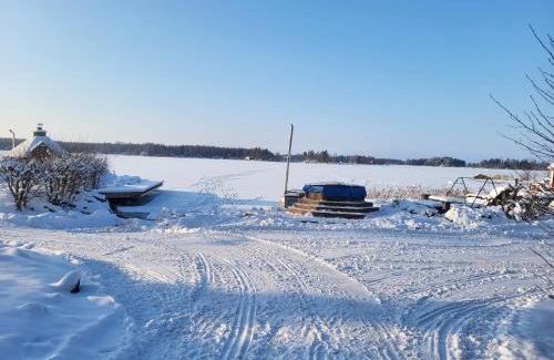 Vaasa Ski Chalet | Big 4 bedroom house with sauna by the sea