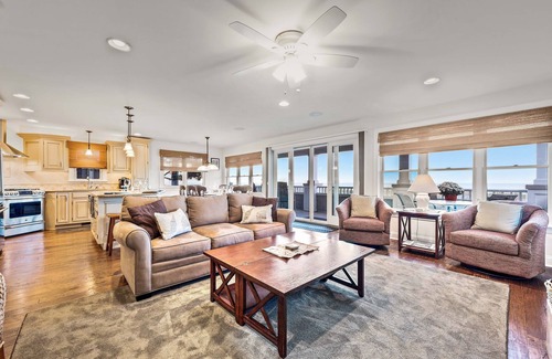 South End Condo | Big 5BR , 3Bth - 2000+ SF. Oceanfront, Elevator, Great Views, Huge beach!