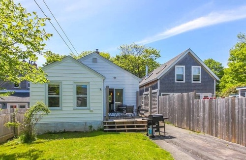 North End House | ✨ Big backyard, central, private, gourmet kitchen
