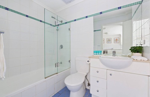 Brookvale Apartment | Big Balcony - Blissful Hideaway in Brookvale