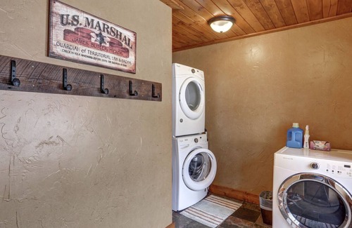 Deadwood Cabin | Big Bear Lodge - Gilded Mountain