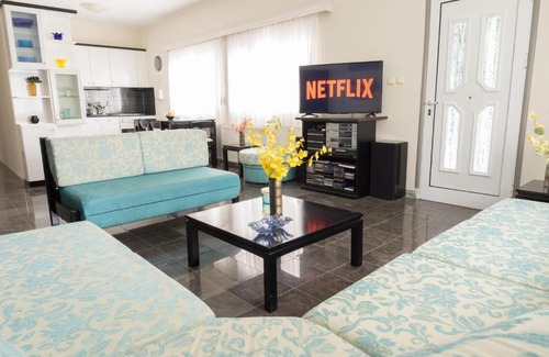 Gomati House | Big Country House, 10' from the Beach