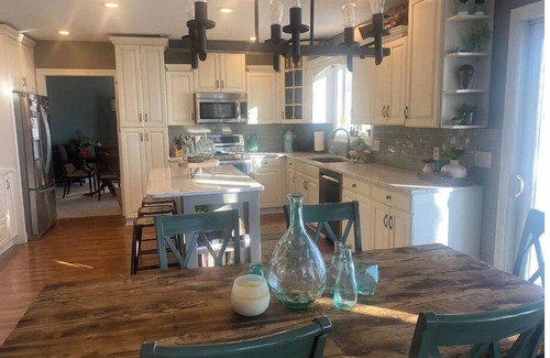 Perham House | Big Pine Lake Retreat - 200ft of Private Lakeshore!