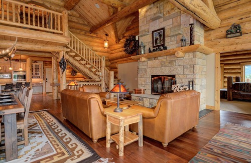 Gallatin Gateway House | Big Sky Vacation Rentals: MDW Red Feather Lodge