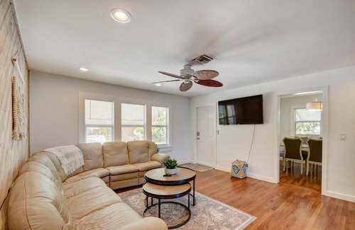 Lake Worth House | Big vacation home with POOL, BBQ - 9min to BEACH