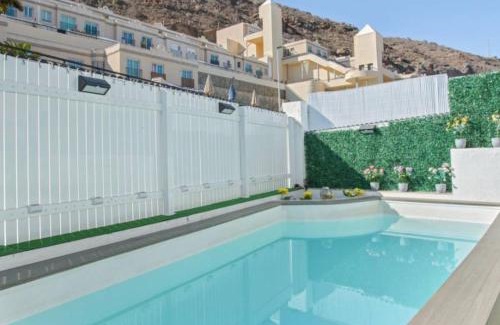 Puerto Rico Apartment | Big Villa Puerto Rico streetfront with private saltwater jacuzzi pool, BBQ, kitchen & 3 terraces near shopping center