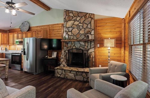 Purlear Cabin | Big Views & Seclusion at Chalk Dust Overlook - Newly Renovated Cabin in Purlear