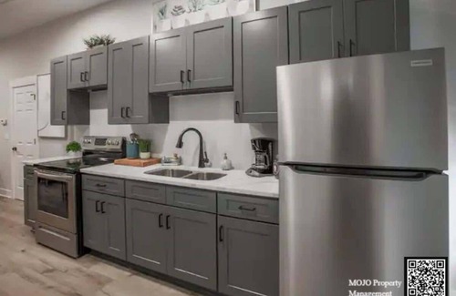 Bloomington House | Big Woods BNB! 402-4BR/2BA