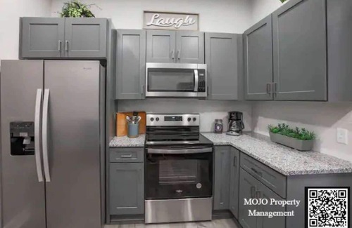 Bloomington House | BIG Woods BNB-406-4 queen suites/4bath