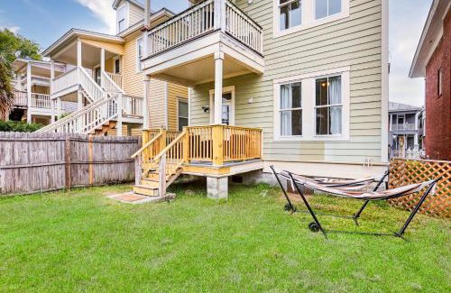 Metropolitan Apartment | Big Yard, BBQ - Near DT, Starland & River St - Parking