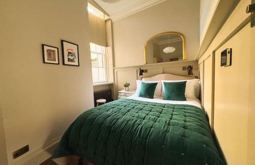Bath City Centre Apartment | Bijou Beauty - Bath Abbey