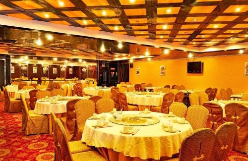 Chancheng Hotel | Billions-Earn Hotel just a 3 minute walk to the Ceramics Expo Center and close to Guangdong Foshan Creative Park and China Ceramics City