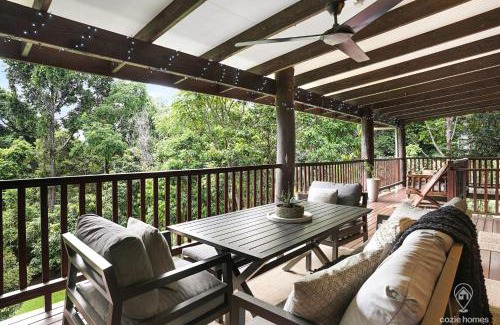 Brinsmead House | Bindi Treehouse - Elevated Pole Home