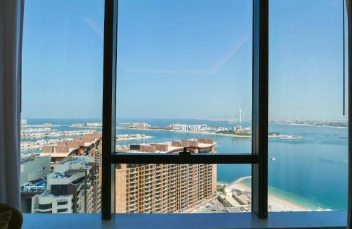 Palm Jumeirah Apartment | Bird's-eye view studio PalmTower