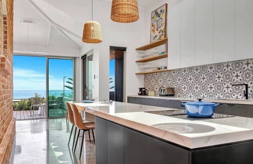 Henley Beach House | Birdy Beach House An Idyllic Oceanfront Lifestyle