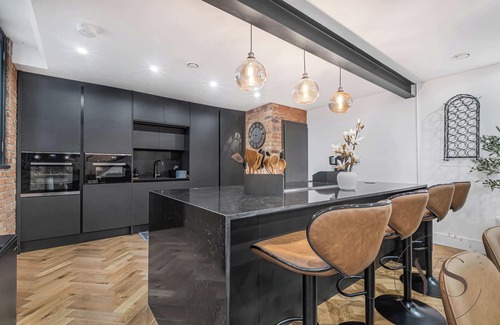 Birmingham City Centre Apartment | Birmingham 5BR Cosy Apartment - Wi-Fi + Games