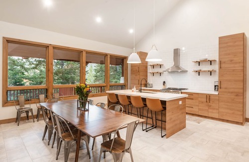 Sundance Cabin | BLACK FOREST RIDGE, 400 FT TO SKI RUNS, REC ROOM, GAMES